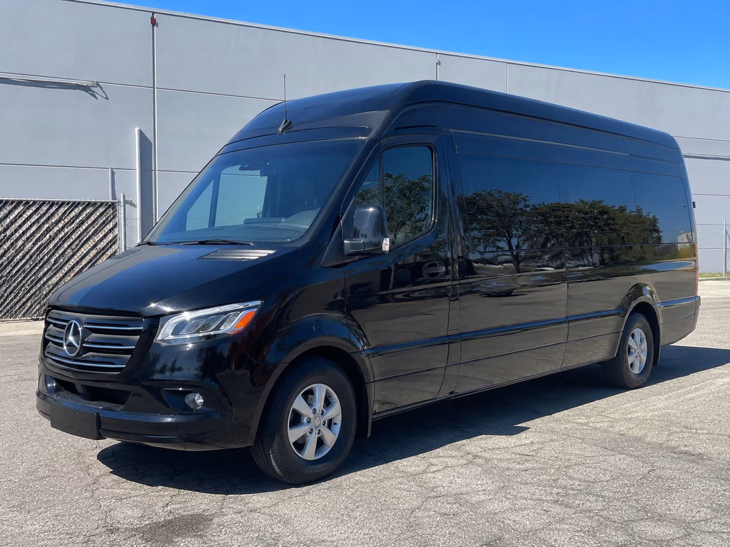 find the perfect transportation for your next airport transfer 4